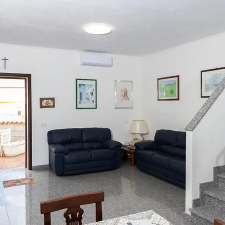 Super Privacy House, South Sardinia Apartment Barbusi